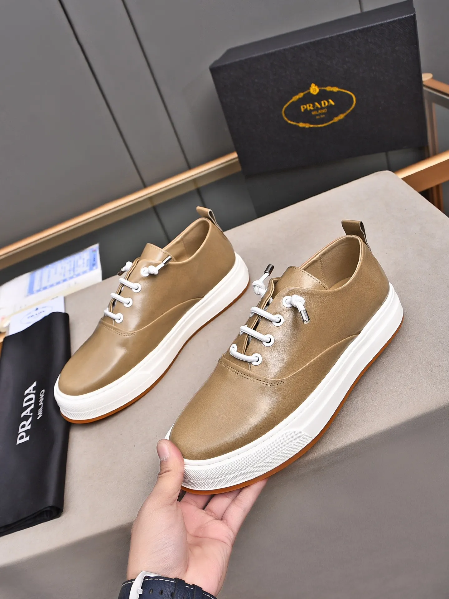 Men's Men's Shoes 💰440 [Top-grade butter leather] 🆕🔥New update🔥👟PRADA (Prada) new products are released, imported soft butter leather, fashionable to allow air to penetrate the entire shoe, Niu B's shoes [strong] bring an extremely comfortable and breathable feeling! Beautiful inside and out! Exquisite workmanship, 😌Code number: 38~44 (45 customized) Three colors to choose from.